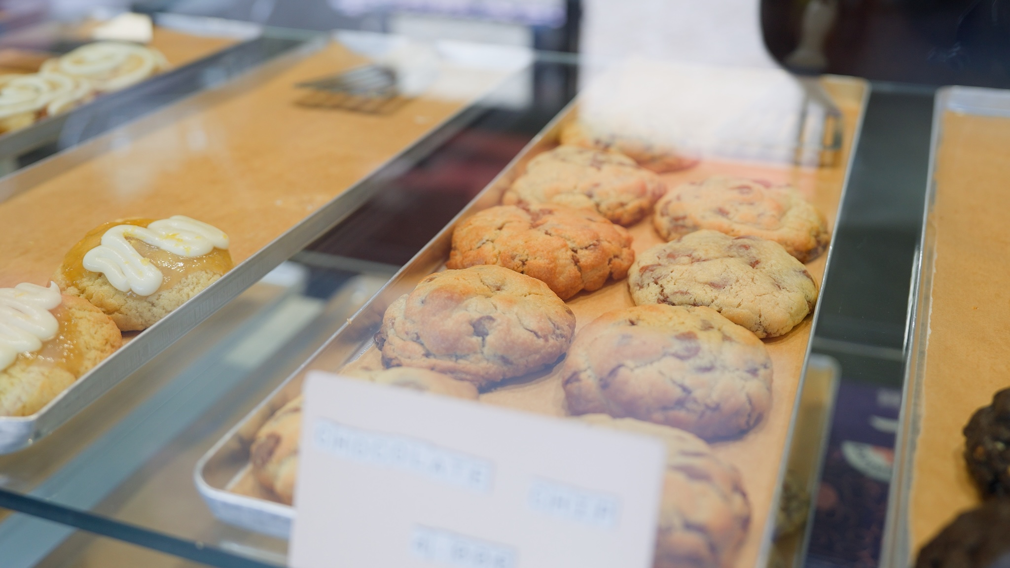 Eine Auswahl an frisch gebackenen Cookies bei Lightspeed Kunde OOH! Cookies.
